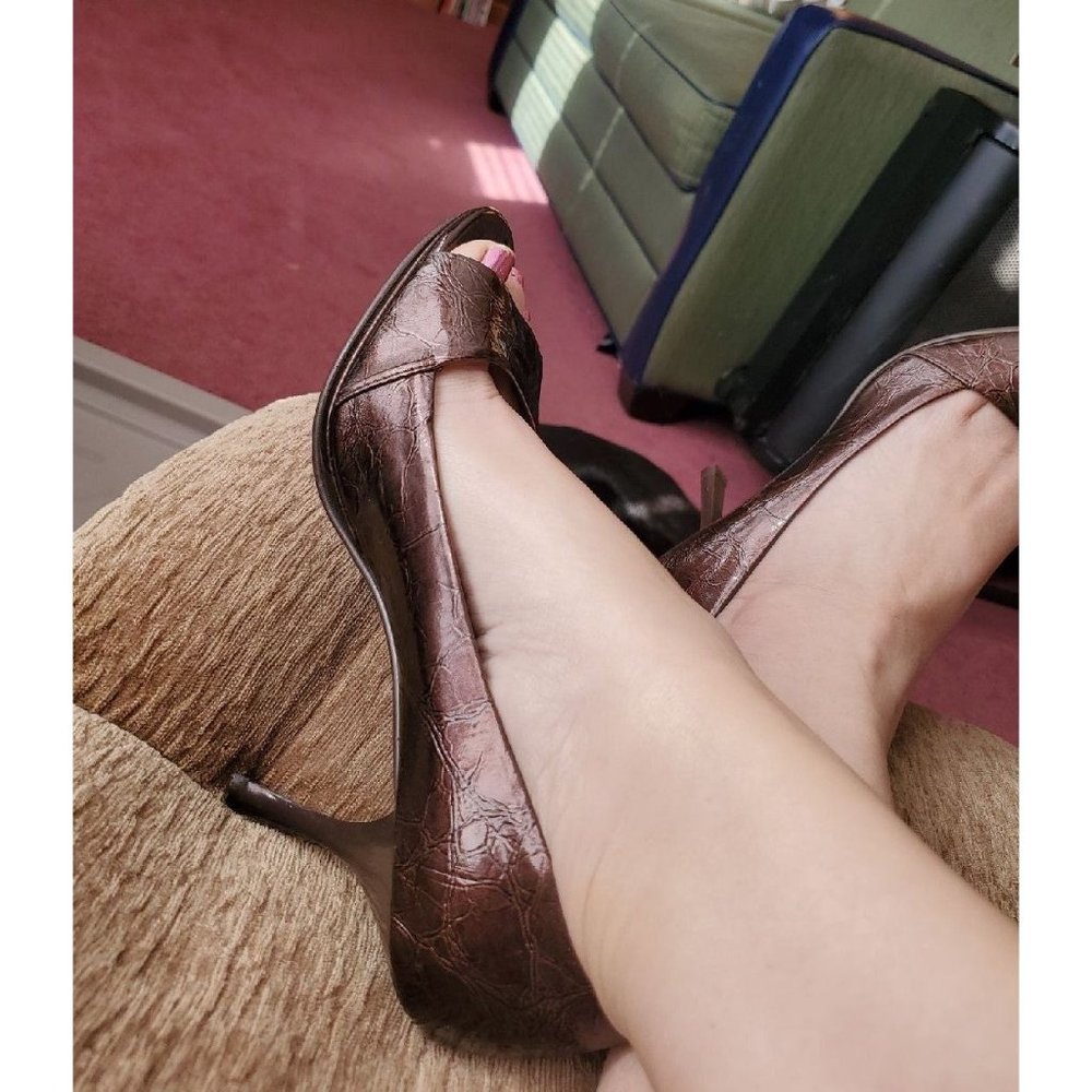 Diba East Size women's Size 9 Brown Faux Patent Leather Open Toe 4.5" Heel All